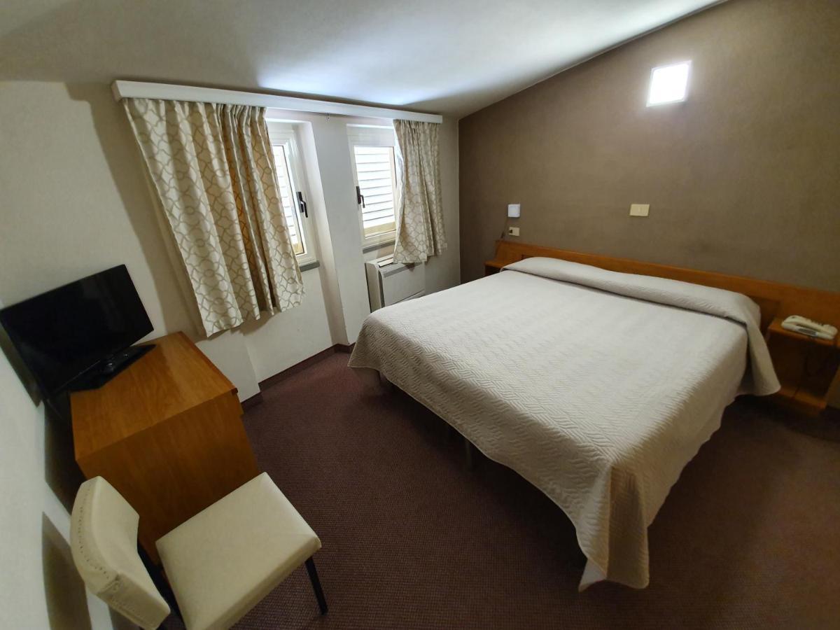 Hotel Giovanna มอนเตกาตินี แตร์เม ภายนอก รูปภาพ